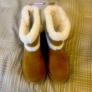New Koolaburra by UGG fur boots
